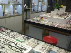 -臻美视爵眼镜·明月·依视路·蔡司折扣店(广渠门店)