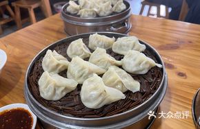 Braised Pork and Scallion Steamed Dumplings