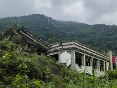 -四川汶川特大地震漩口中学遗址