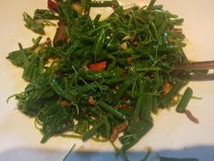 黑腐竹拌豌豆尖-小天厨民间菜馆(深圳街店)