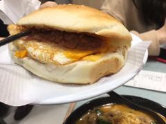 招牌咸牛肉芝士猪仔包-华嫂冰室(尖沙咀店)