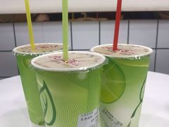 珍珠鲜奶绿-九里香奶茶果汁(碧湖店)