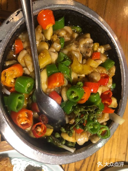 新白鹿餐厅(百联中环店)石锅牛蛙图片