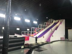 -嘿哟动霸CHUA·新潮玩运动娱乐中心·蹦床滑冰团建乐园