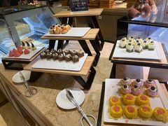 -大中华希尔顿酒店-念自助餐·嗨啤·小龙虾