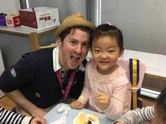 孩子最喜欢陪伴了她快三年的Oliver老师-英孚教育青少儿(河东资深教研中心)