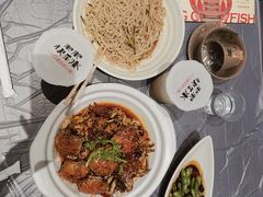 -肥肥虾庄·金牌油焖大虾(杨园滨江时代walk店)