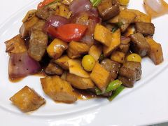 杏鲍菇彩椒牛肉粒-頂好酒家·经典粤菜(海信广场店)