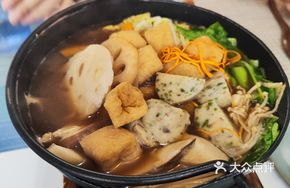 Mushroom and Seasonal Vegetable Hot Pot