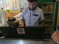 态度不好的小伙-杨妈妈粥店(滑翔路店)