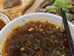 嗖嗖酸辣粉-甲乙饼·北京手工肉饼(西直门凯德茂店)