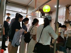 等位区-松树干拌面店