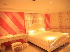 -天鹅恋主题酒店(光谷广场步行街店)