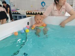 -蓝鲸奇亲子游泳俱乐部