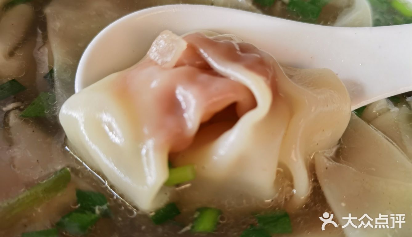 洛阳街头早餐，尝试一下北方馄饨和烫面角