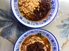 -渝之汇牛肉豌杂面