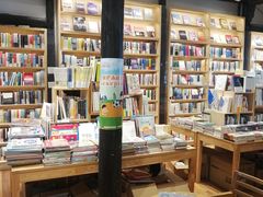 -猫的天空之城概念书店(杭州南宋御街店)