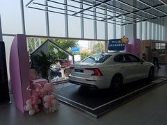 -青岛中升沃茂沃尔沃4S店(市北店)