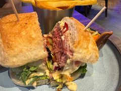 嘉年华牛肉汉堡-bluefrog蓝蛙(石家庄欢乐汇店)