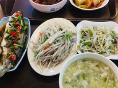 -同济大学本部学苑饮食广场