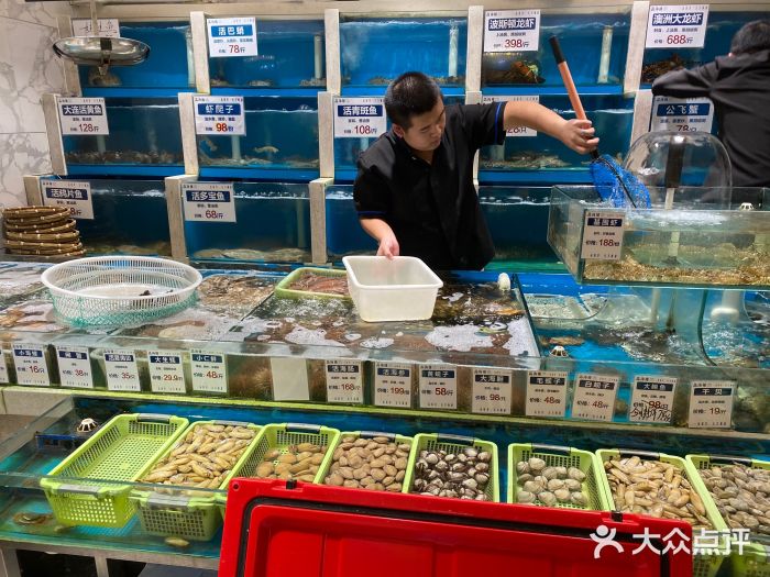 品海楼·大连海胆锅贴馆(东港店)水产区图片