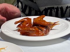 玻璃皮润烧乳鸽-北京厨房(西安SKP店)