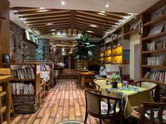 -月亮眼花园餐厅书吧酒吧