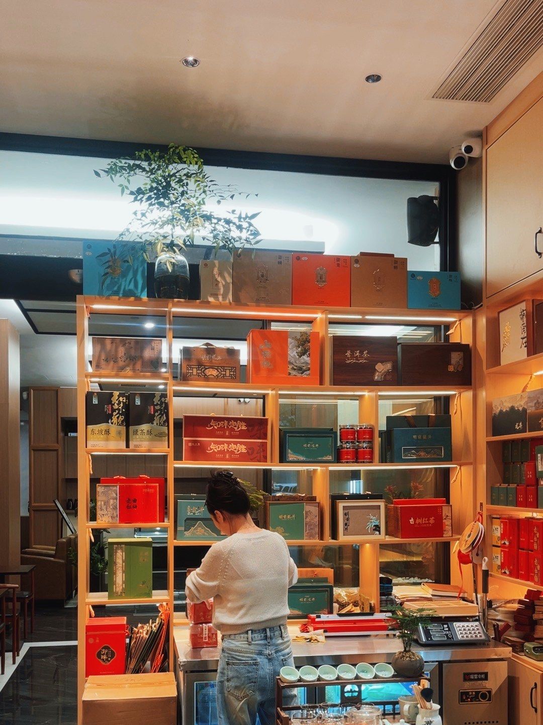 位于湖滨的一家茶叶店,地理位置绝佳