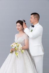 -雪中彩影婚纱摄影·微光艺术中心