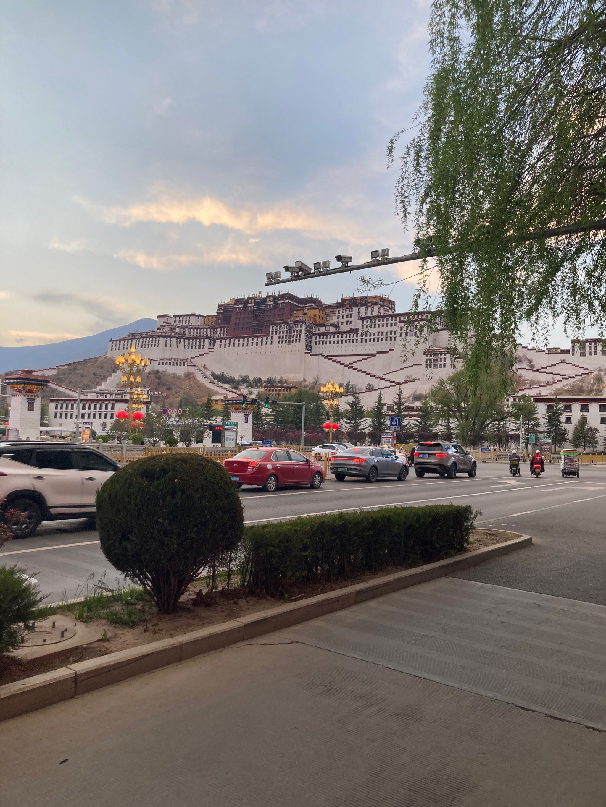 布达拉宫广场