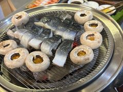 -围炉肉舍•炭烤活鳗•丹东海鲜烤肉(步行街店)