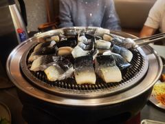 -围炉肉舍•炭烤活鳗•丹东海鲜烤肉(步行街店)