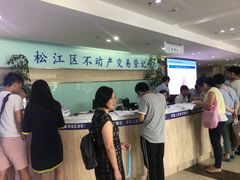 -房地产交易中心-停车场