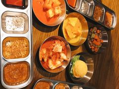 小菜碳生菜无限量-·缸桶屋·韩式牛肋条自助烤肉(西湖D11店)