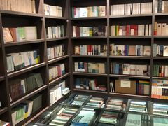 -钟书阁(松江泰晤士小镇店)