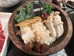 菌菇四宫格-三出山火锅(南京万象天地店)
