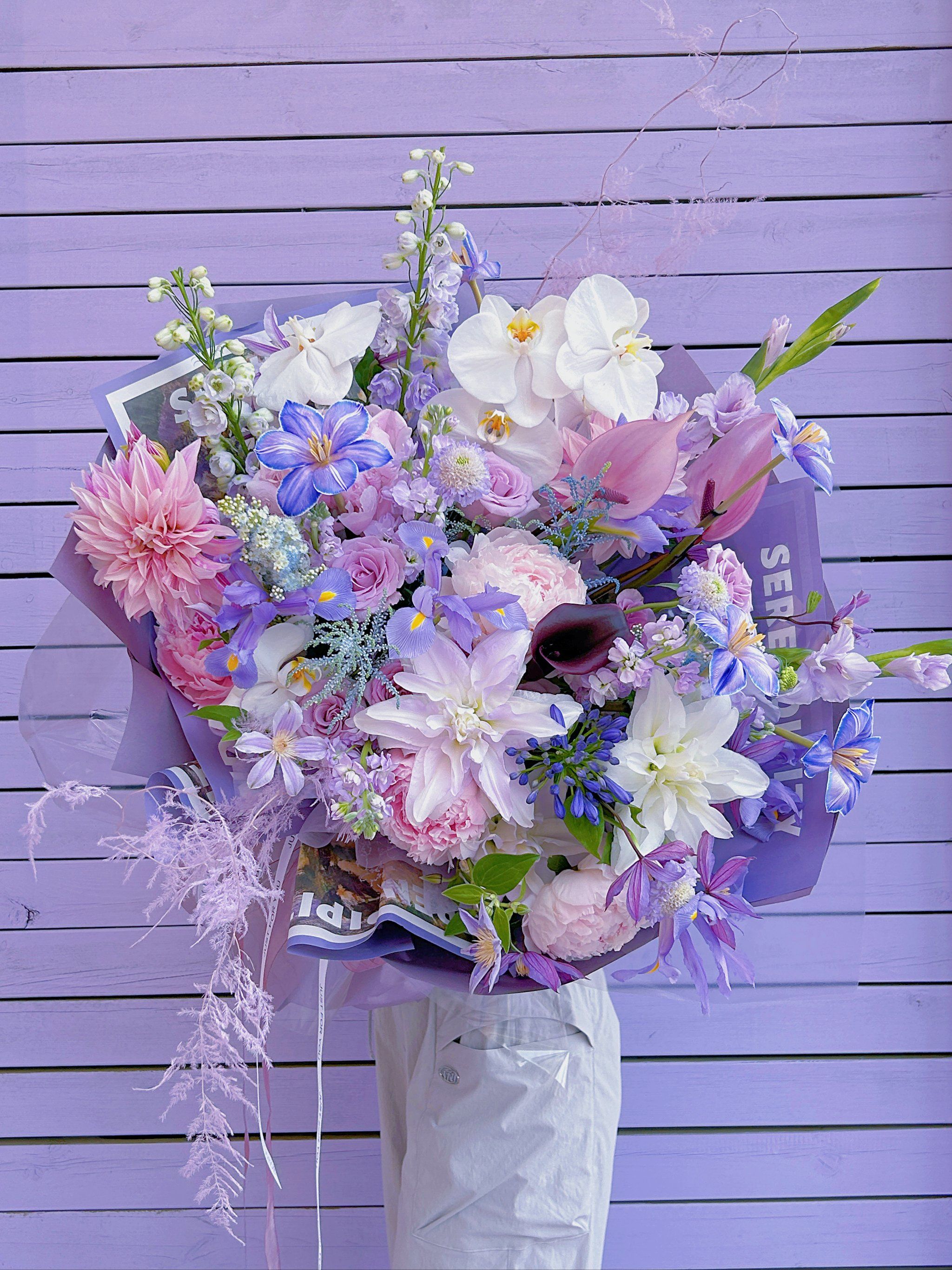 花即使不被欣赏依然会开
#紫色系花束 #一束花的仪式感 #定制生日