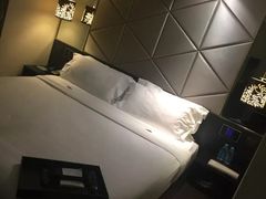 -桔子酒店(上海西藏北路地铁站店)