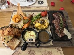 -Mark&Mars Restaurant