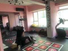 -简·无界健身工作室·运动康复·体态(石厦店)