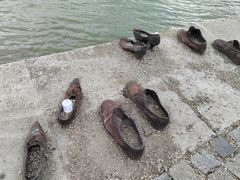 -多瑙河畔鞋履雕塑