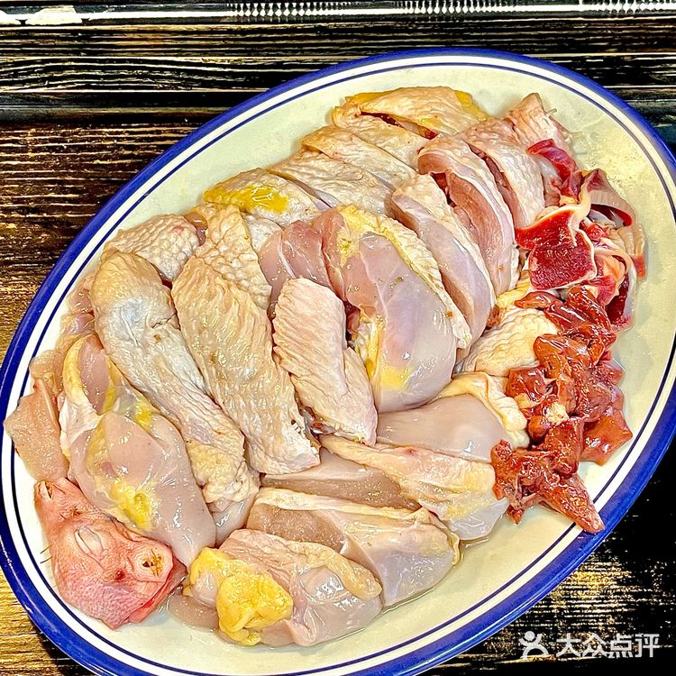 广州!这家鸡煲现宰现做,汤底甘甜到舔碗🥘