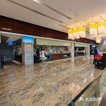 来温德姆酒店住店。有早餐在2楼餐厅就餐。就餐的环境很