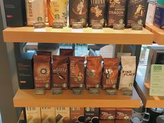 零售区-星巴克(珠海仁恒滨海中心店)