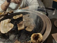 -围炉肉舍•炭烤活鳗•丹东海鲜烤肉(步行街店)