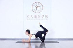 -亚太瑜伽普拉提学院
