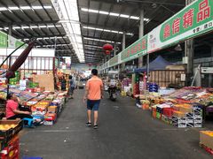 -上海龙吴水胜海发市场