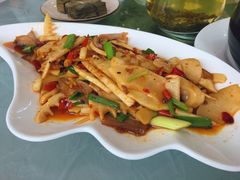 鲜笋回锅肉-漫山居私汤民宿全竹宴