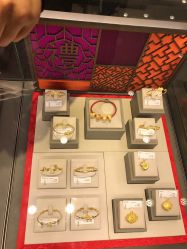 -周生生Chow Sang Sang(新世界店)