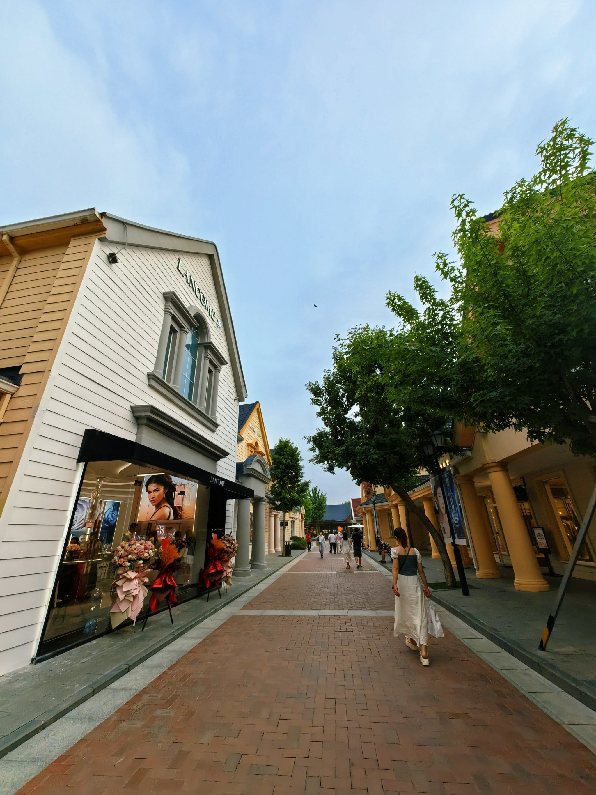 奥莱香江小镇→适合深深淘